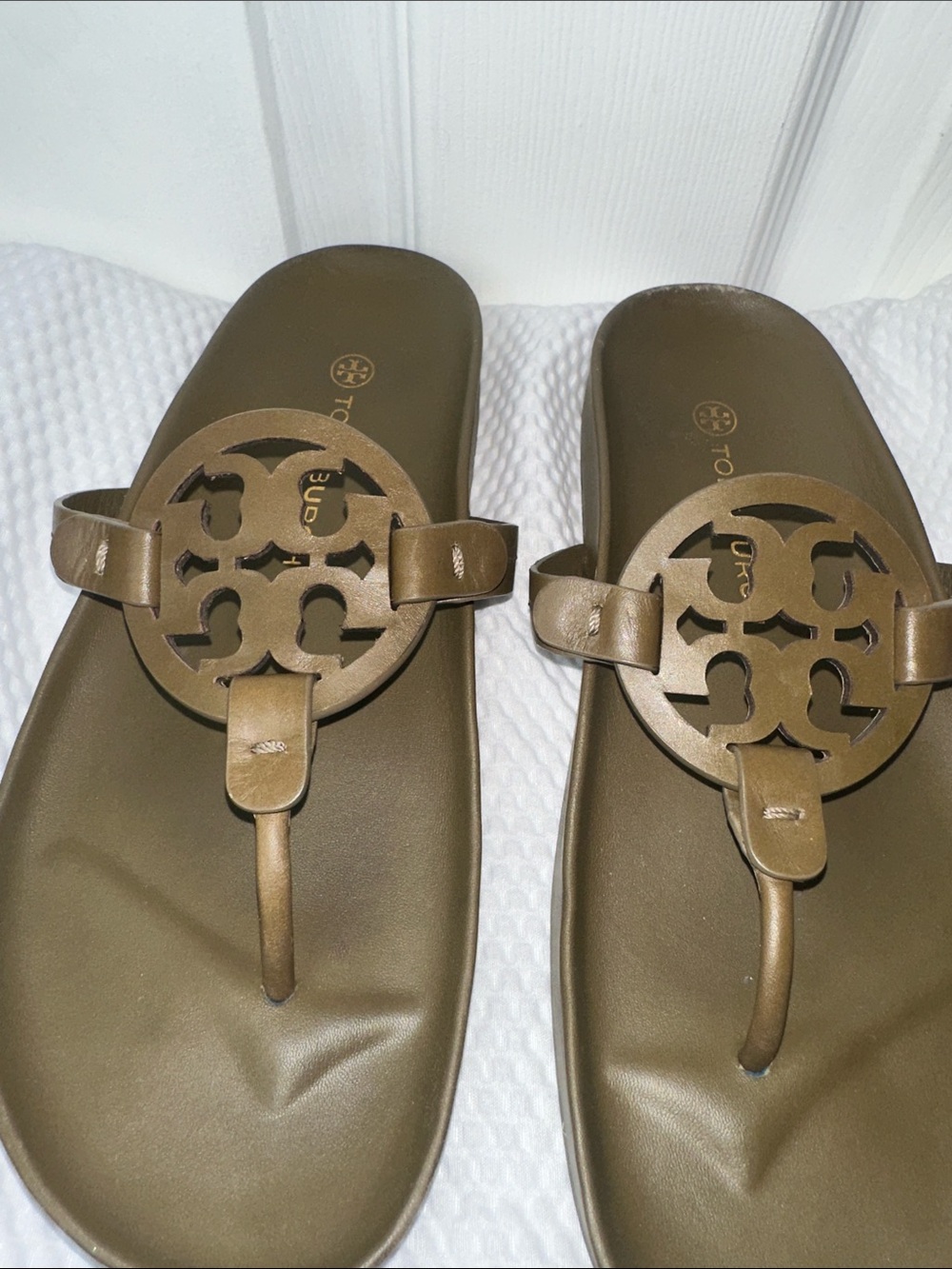 Tory Burch  Thong Sandals in Olive Brown - Picture 9 of 14